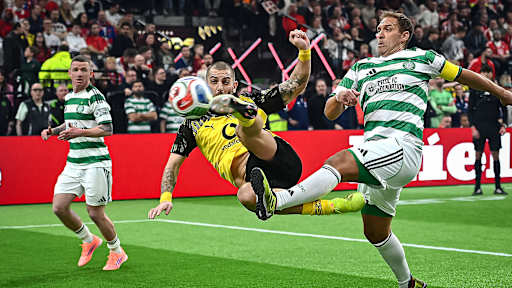 Spielszene aus dem Duell zwischen Celtic Glasgow und Borussia Dortmund während des FC Bayern Legends Cup 2026 im SAP Garden