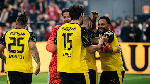 Mats Hummels, Roman Weidenfeller und Patrick Owomoyela jubeln während des FC Bayern Legends Cup 2026 im SAP Garden