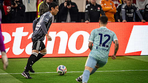 Spielszene aus dem Duell zwischen Eintracht Frankfurt und Juventus Turin während des FC Bayern Legends Cup 2026 im SAP Garden