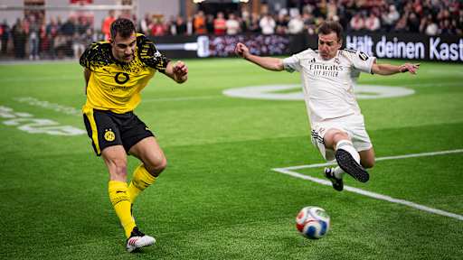 Spielszene aus dem Finale zwischen Borussia Dortmund und Real Madrid Mario Mandžukić wird fotografiert während des FC Bayern Legends Cup 2026 im SAP Garden