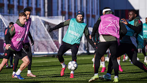 Leon Goretzka am Ball im Abschlusstraining des FC Bayern vor dem Champions League-Spiel gegen Union Saint-Gilloise