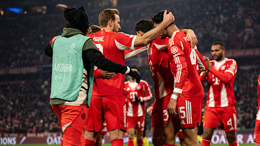 Harry Kane jubelt mit den Kollegen nach dem 1:0 im Champions League-Spiel des FC Bayern gegen Royale Union Saint-Gilloise
