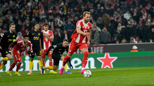 Harry Kane tritt den Elfmeter zum 2:0 im Champions League-Spiel des FC Bayern gegen Royale Union Saint-Gilloise