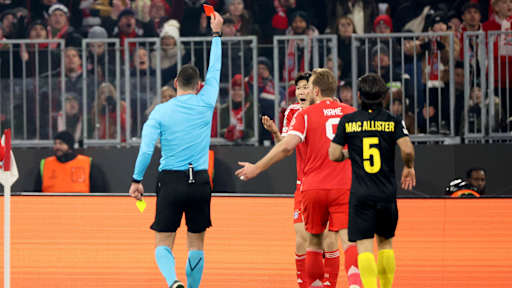 Minjae Kim sieht die zweite Gelbe Karte im Champions League-Spiel des FC Bayern gegen Royale Union Saint-Gilloise