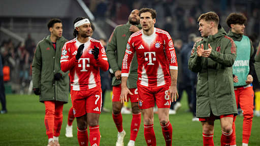 LEon Goretzka stimmt die Fans zur Laola an nach dem Champions League-Spiel des FC Bayern gegen Royale Union Saint-Gilloise