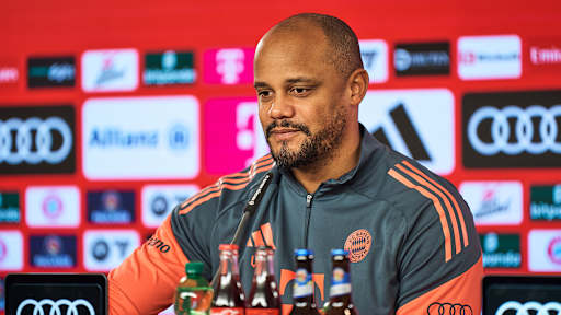 Vincent Kompany im Pressetalk des FC Bayern