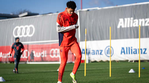 Luis Diaz beim Warmlaufen im Training des FC Bayern vor dem Bundesliga-Spiel gegen den FC Augsburg