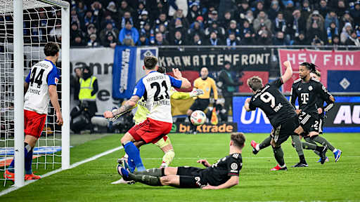 Harry Kane trifft zum Ausgleich während des Gastspiels des FC Bayern in der Bundesliga beim Hamburger SV