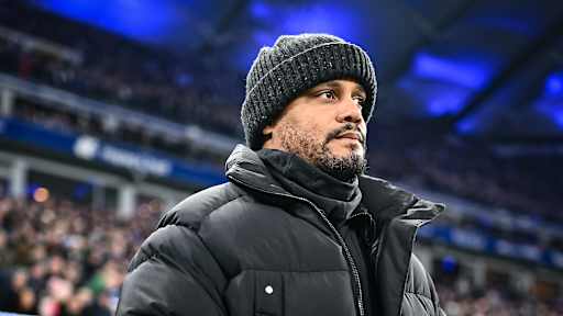 Vincent Kompany an der Seitenlinie während des Gastspiels des FC Bayern in der Bundesliga beim Hamburger SV