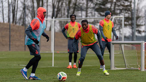 Aristide Hentcho Nseke führt den Ball am Fuß.