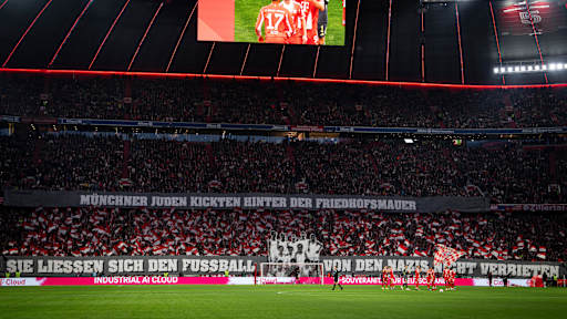 Die Südkurve im Bundesliga-Spiel des FC Bayern gegen die TSG Hoffenheim