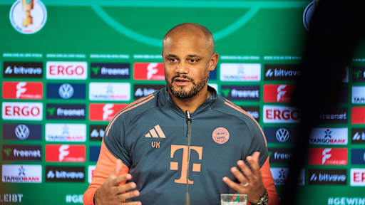 Vincent Kompany spricht im Pressetalk des FC Bayern vor dem DFB-Pokal-Spiel gegen RB Leipzig