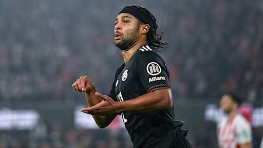 Serge Gnabry celebrates after his equaliser in FC Bayern's Bundesliga game at 1. FC Köln
