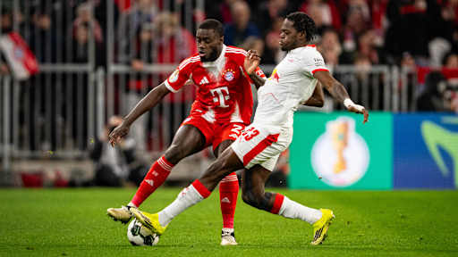 Dayot Upamecano in Rot im DFB-Pokal-Viertelfinale gegen RB Leipzig.