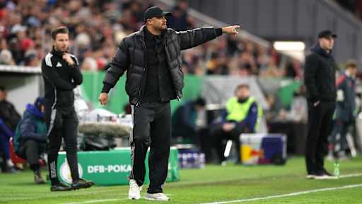 Vincent Kompany in Schwarz im DFB-Pokal-Viertelfinale gegen RB Leipzig.