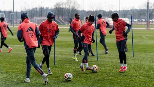 Die FC Bayern U19 beim Training.