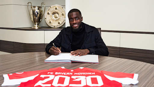 Dayot Upamecano verlängert beim FC Bayern.