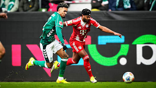 Sege Gnabry im Zweikampf während des Bundesliga-Gastspiels des FC Bayern beim SV Werder Bremen