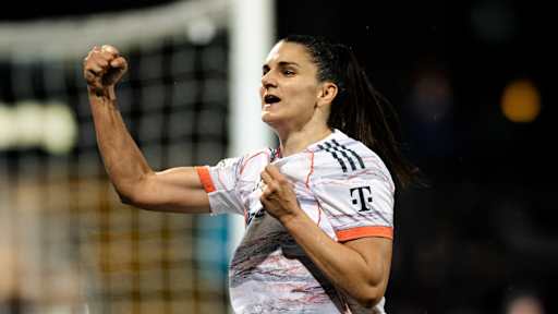 Jovana Damnjanović bejubelt ein Tor im Dress des FC Bayern.