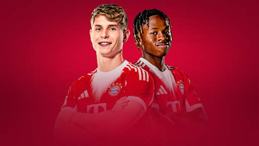 Frank Egwuatu vom FC Bayern im Duell um den Ball im Spiel gegen 1860 München.