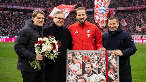 Harry Kane wird vor dem Bundesliga-Heimspiel des FC Bayern gegen Eintracht Frankfurt geehrt.