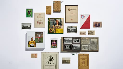 Donations to the FC Bayern Museum: documents, autograph cards and photos