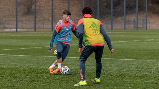 Michael Matosevic führt den Ball am Fuß.