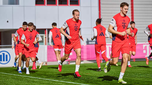 Harry Kane in Orange im Abschlusstraining vor Dortmund.