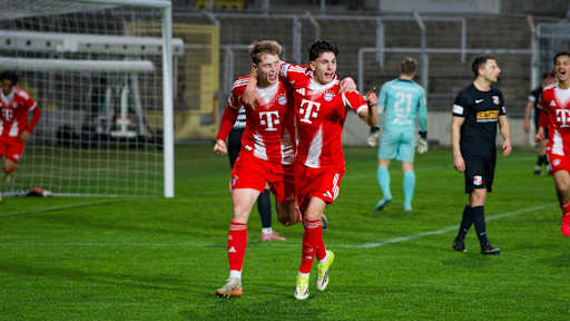 Anton Heinz und Deniz Ofli beim gemeinsamen Jubel.