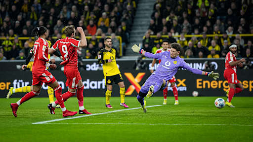 Harry Kane trifft zum Ausgleich während des Bundesliga-Topsspiels des FC Bayern bei Borussia Dortmund