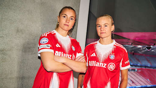 Glodis Viggosdottir und Pernille Harder posieren in der Allianz Arena.