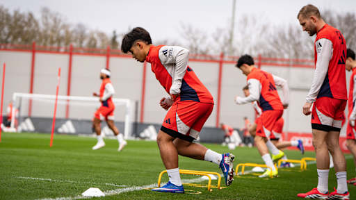 Maycon Cardozo bei Laufübungen im Training des FC Bayern