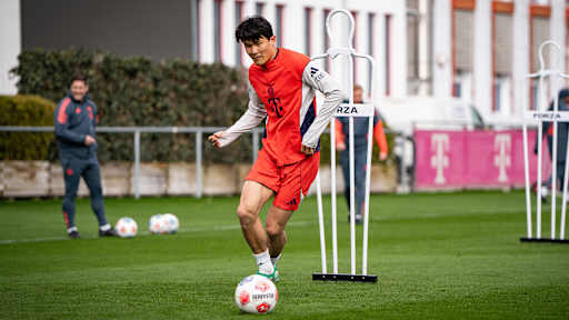 Minjae Kim am Ball Training des FC Bayern