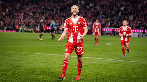 Konrad Laimer bejubelt sein Tor zum 2:0 im Bundesliga-Spiel des FC Bayern gegen Borussia Mönchengladbach.