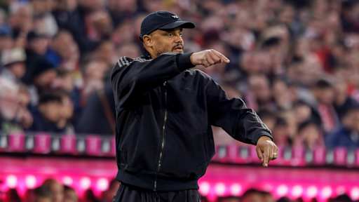 Vincent Kompany coacht an der Seitenlinie im Bundesliga-Spiel des FC Bayern gegen Borussia Mönchengladbach.