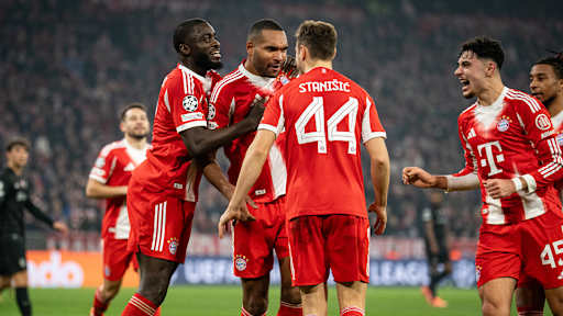 Spieler des FC Bayern bejubeln das 3:1 gegen Sporting