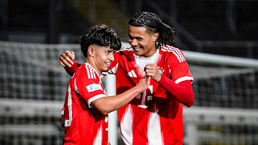 Spielszene aus dem Heimspiel der FC Bayern Amateure gegen den FC Augsburg II in der Regionalli-ga Bayern.