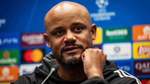 Vincent Kompany auf der Pressekonferenz nach dem Achtelfinal-Hinspiel des FC Bayern bei Atalanta Bergamo