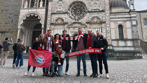 Die Fans des Fanclubs Rote Traminer in Bergamo
