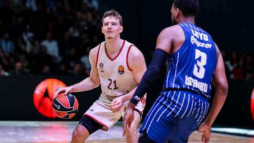 Hollatz Dribbling gegen Jordan Loyd