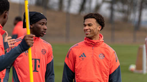 Sadiki Chemwor lacht während einer Trainingseinheit der FCB-U19.