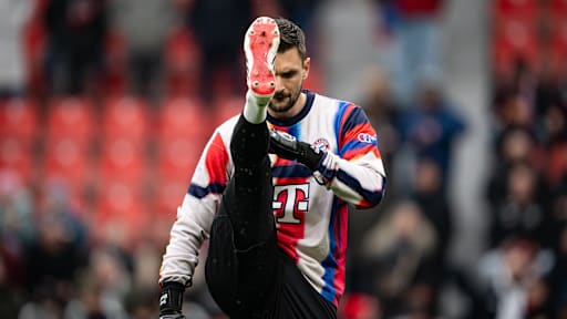 Sven Ulreich beim Warm-Up vor dem Bundesligaspiel des FC Bayern bei Bayern Leverkusen