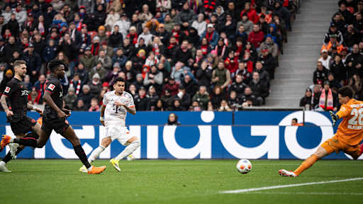 Luis Diaz trifft zum 1:1 im Bundesliga-Spiel des FC Bayern bei Bayer 04 Leverkusen