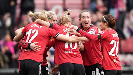 Die Frauen von Manchester United jubeln gemeinsam.