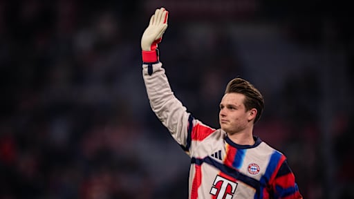 Jonas Urbig im Champions League-Heimspiel des FC Bayern gegen Atalanta Bergamo