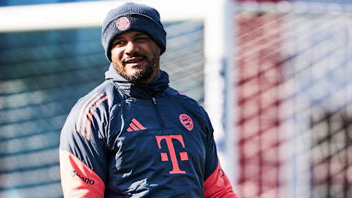 Vincent Kompany lächelt im Trainng