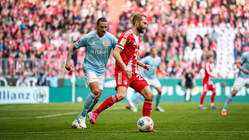 Konrad Laimer mit Ball am Fuß während des Heimspiels des FC Bayern in der Bundesliga gegen den 1. FC Union Berlin