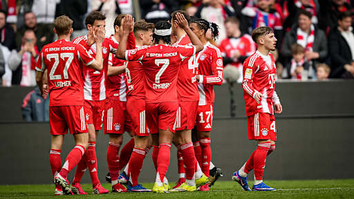 Konrad Laimer, Michael Olise, Serge Gnabry und Co. jubeln während des Heimspiels des FC Bayern in der Bundesliga gegen den 1. FC Union Berlin