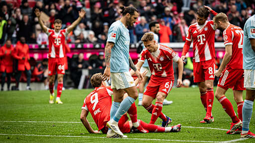 Joshua Kimmich und Harry Kane jubeln während des Heimspiels des FC Bayern in der Bundesliga gegen den 1. FC Union Berlin