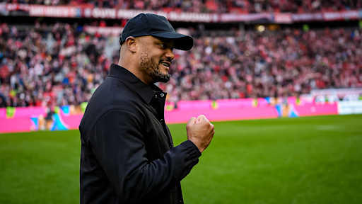 Vincent Kompany jubelt nach dem Heimspiel des FC Bayern in der Bundesliga gegen den 1. FC Union Berlin